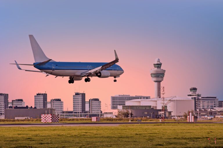 Innovación y colaboración en el Parque Industrial de Schiphol para una solución energética sostenible.